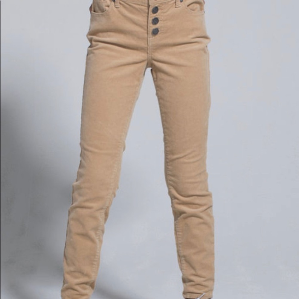 Tan Skinny jeans perfect for back to school